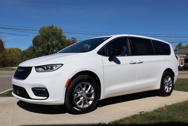 New 2026 Chrysler Pacifica Select image 7