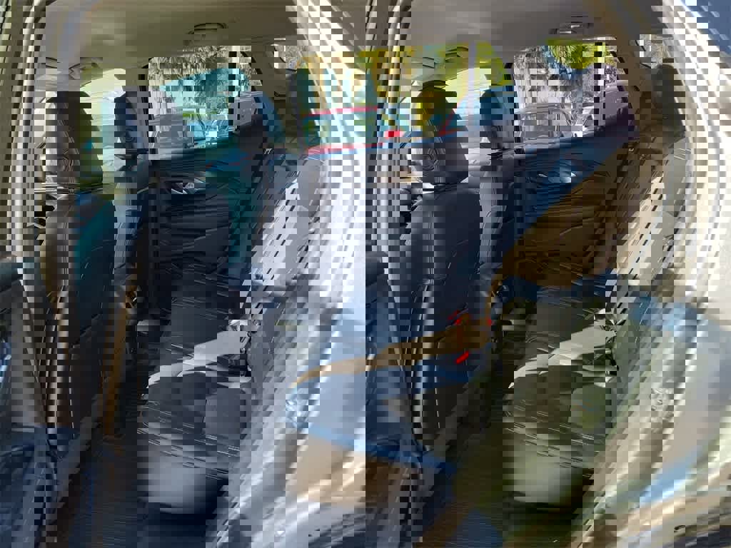 Used 2023 GMC Terrain SLT image 9