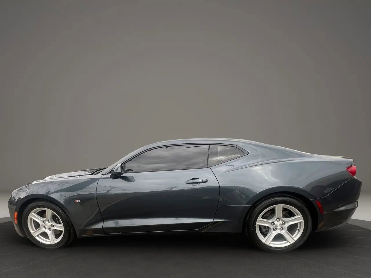 Used 2020 Chevrolet Camaro LT RWD image 8