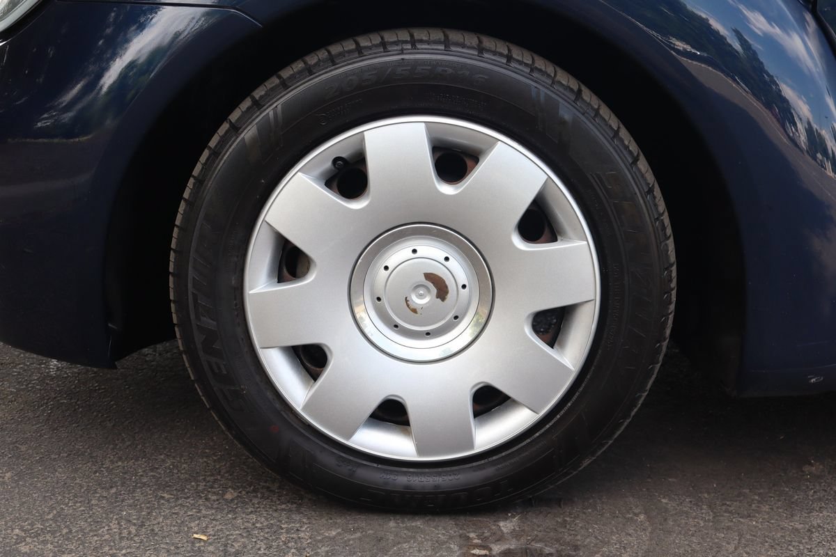 Used 2003 Volkswagen Beetle GL FWD image 34