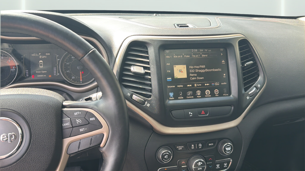 Used 2017 Jeep Cherokee 75th Anniversary FWD image 14