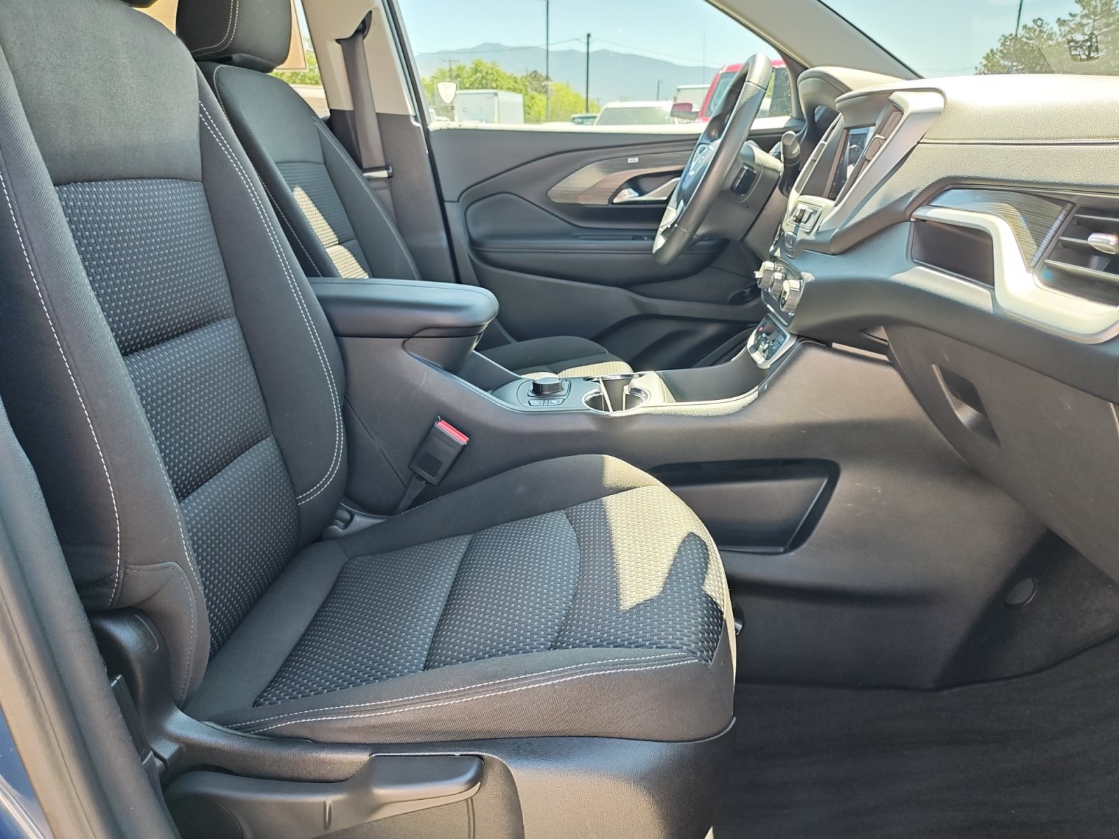 Used 2024 GMC Terrain SLE w/ Driver Convenience Package AWD/4WD image 29