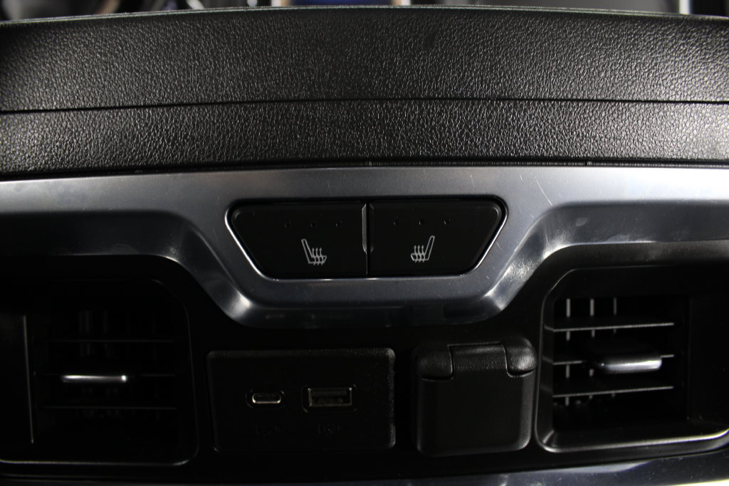 Used 2020 Chevrolet Silverado 1500 High Country w/ Technology Package AWD/4WD image 21