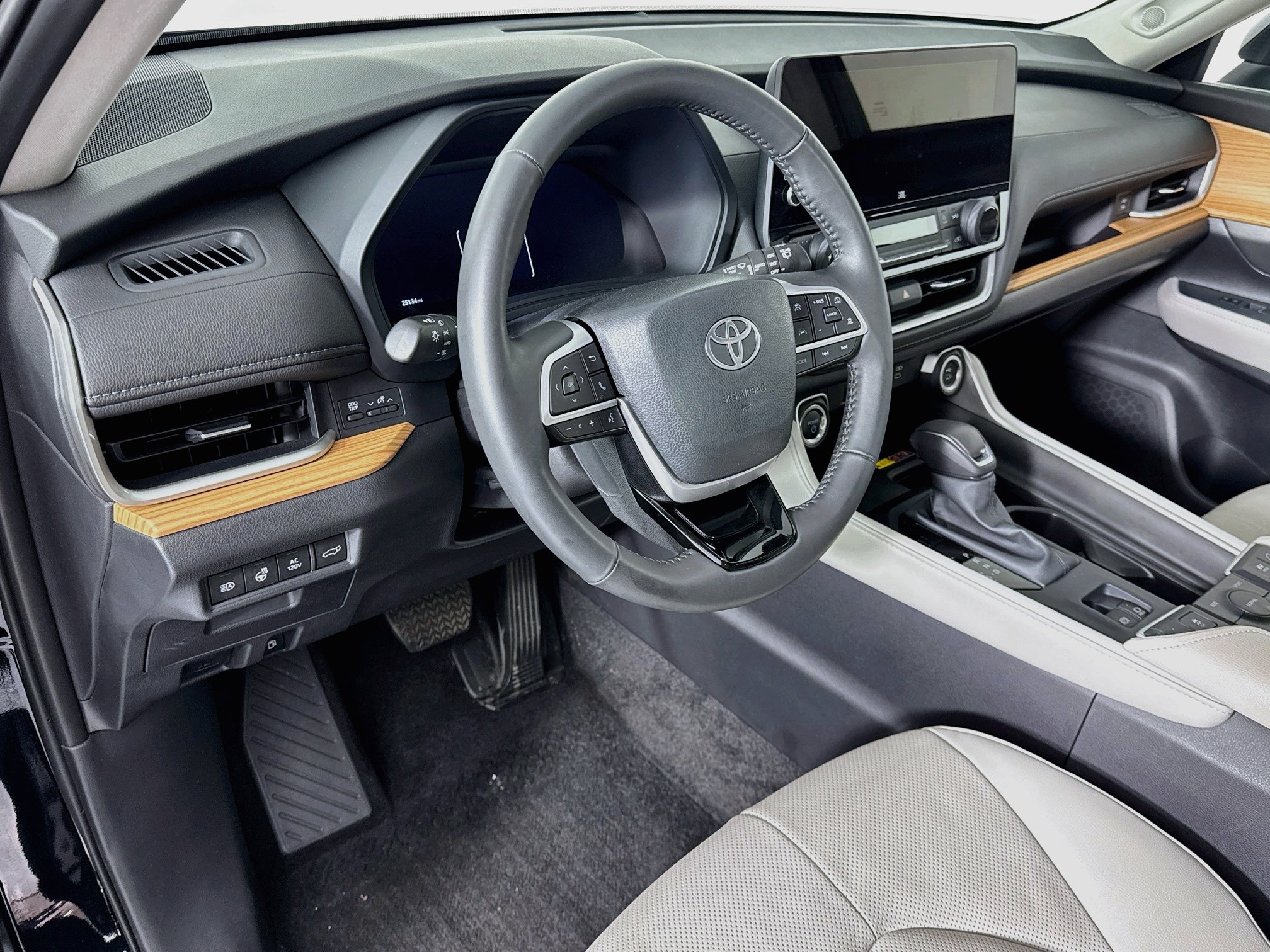 Used 2025 Toyota Grand Highlander AWD Hybrid image 9