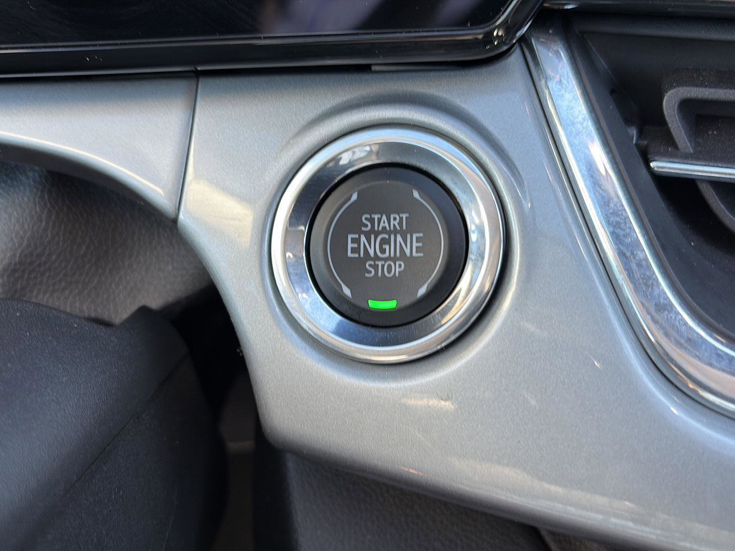 Used 2025 Chevrolet Trax LT w/ LT Convenience Package image 17