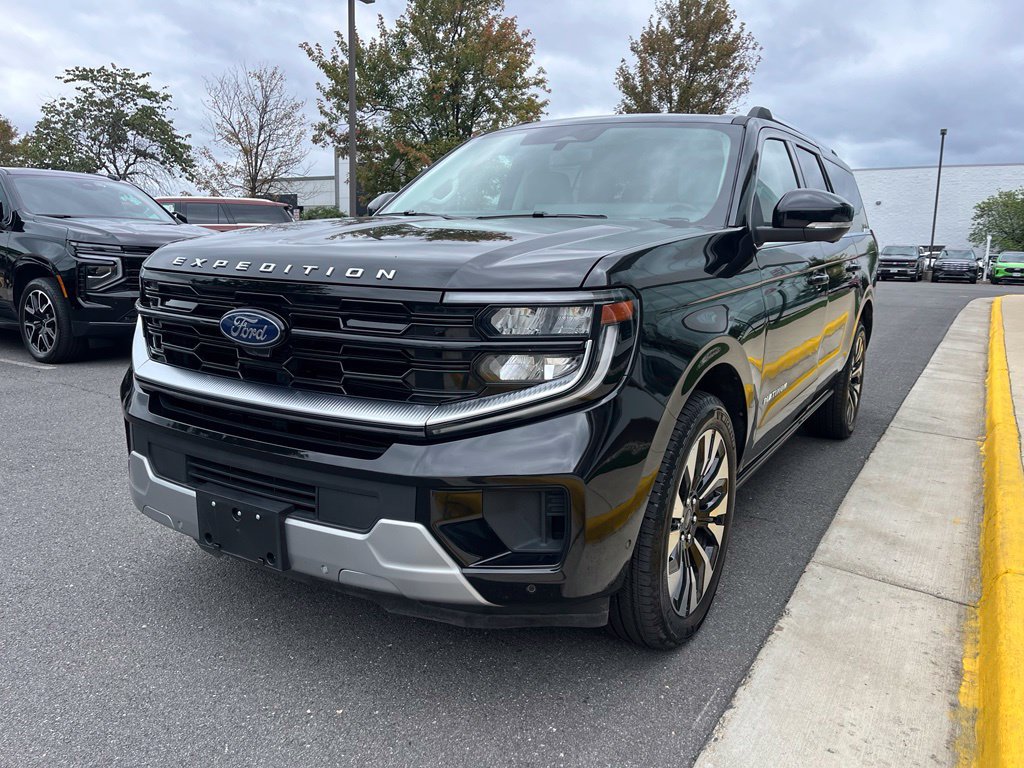 Used 2025 Ford Expedition Max Platinum w/ Driver's Package AWD/4WD image 3