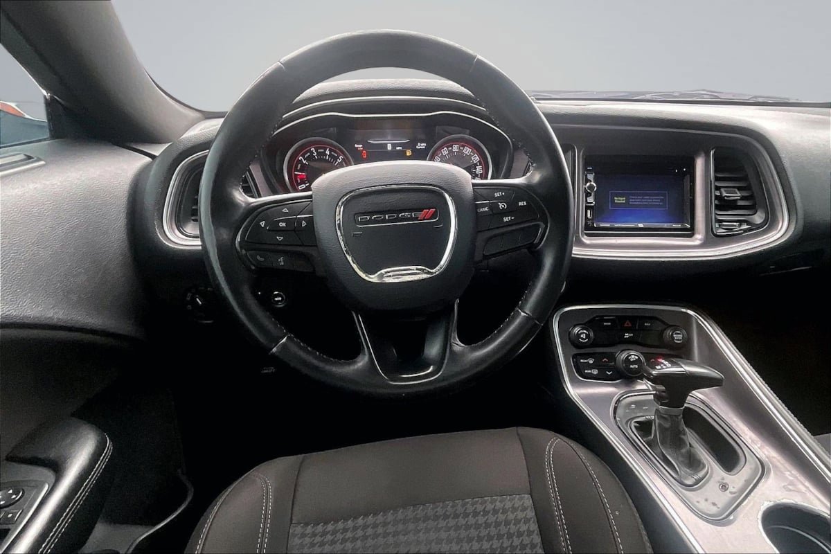 Used 2016 Dodge Challenger SXT RWD image 5