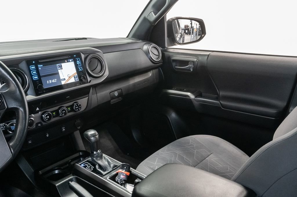 Used 2016 Toyota Tacoma TRD Off-Road w/ Towing Package AWD/4WD image 10