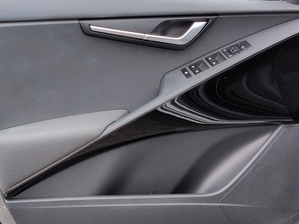 Certified 2023 Kia Niro Wind FWD image 23