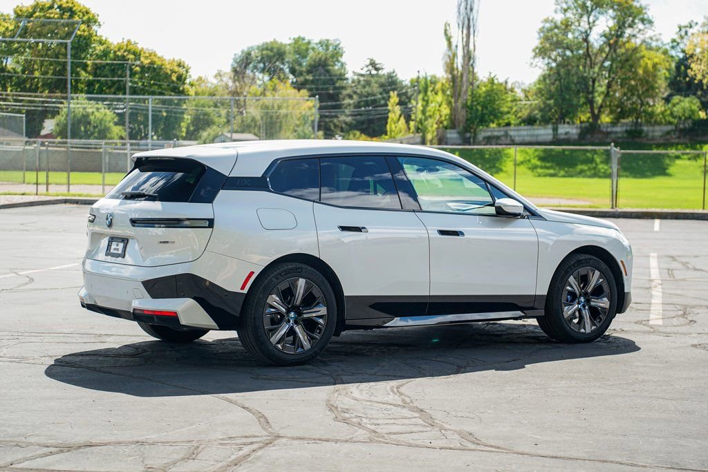 Used 2025 BMW iX xDrive50 w/ Premium Package image 5