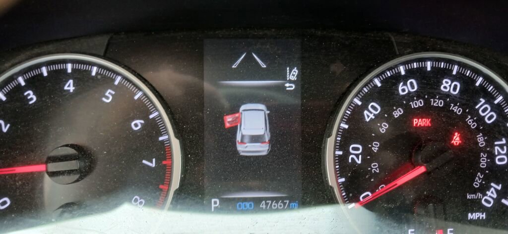 Used 2020 Toyota RAV4 XLE image 5