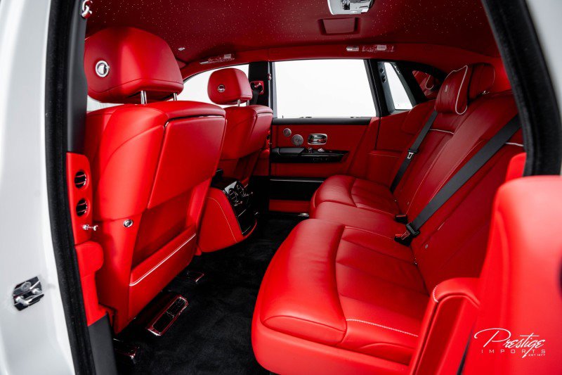 Used 2024 Rolls-Royce Phantom Sedan image 47