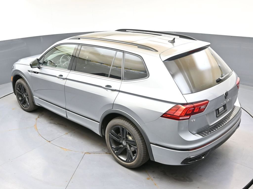 Used 2024 Volkswagen Tiguan SE R-Line AWD/4WD image 39