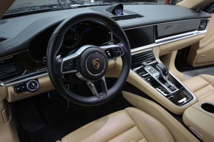 Used 2018 Porsche Panamera 4S image 15