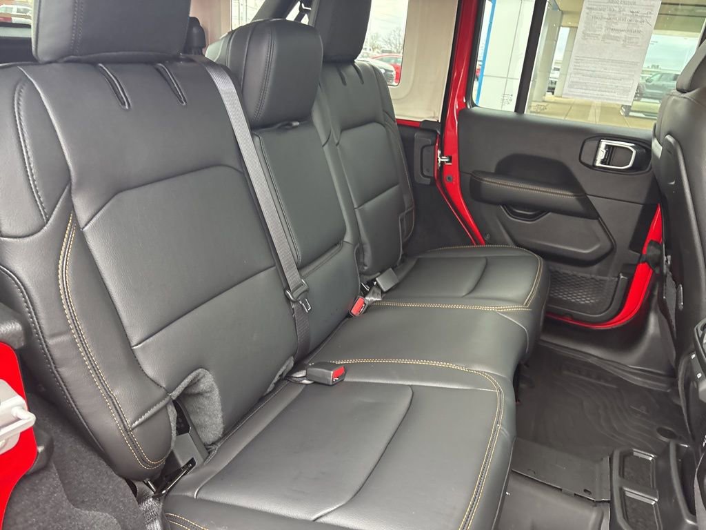 Used 2025 Jeep Wrangler Sahara image 21