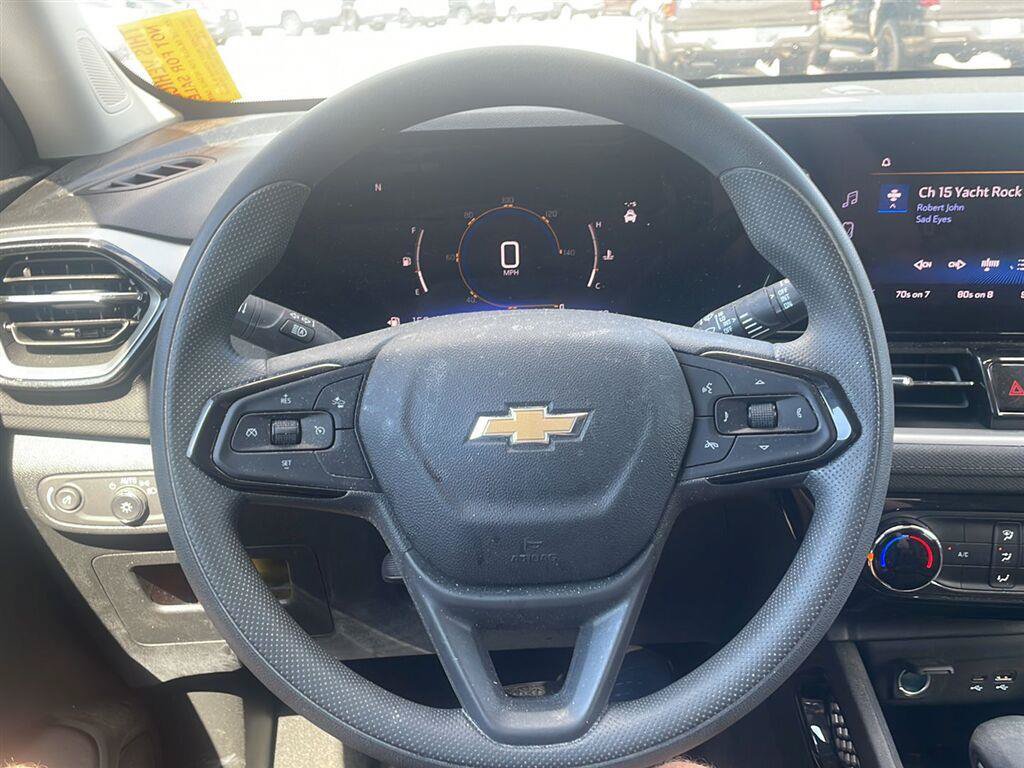 Used 2025 Chevrolet TrailBlazer LT AWD/4WD image 9