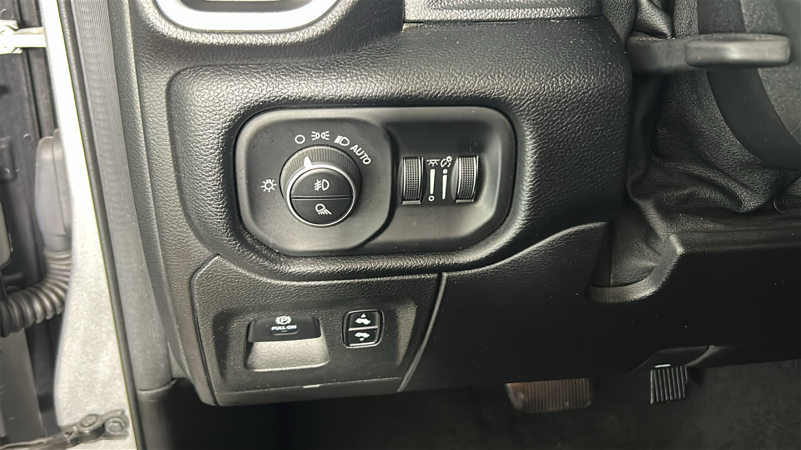 Used 2019 RAM 1500 Big Horn RWD image 24