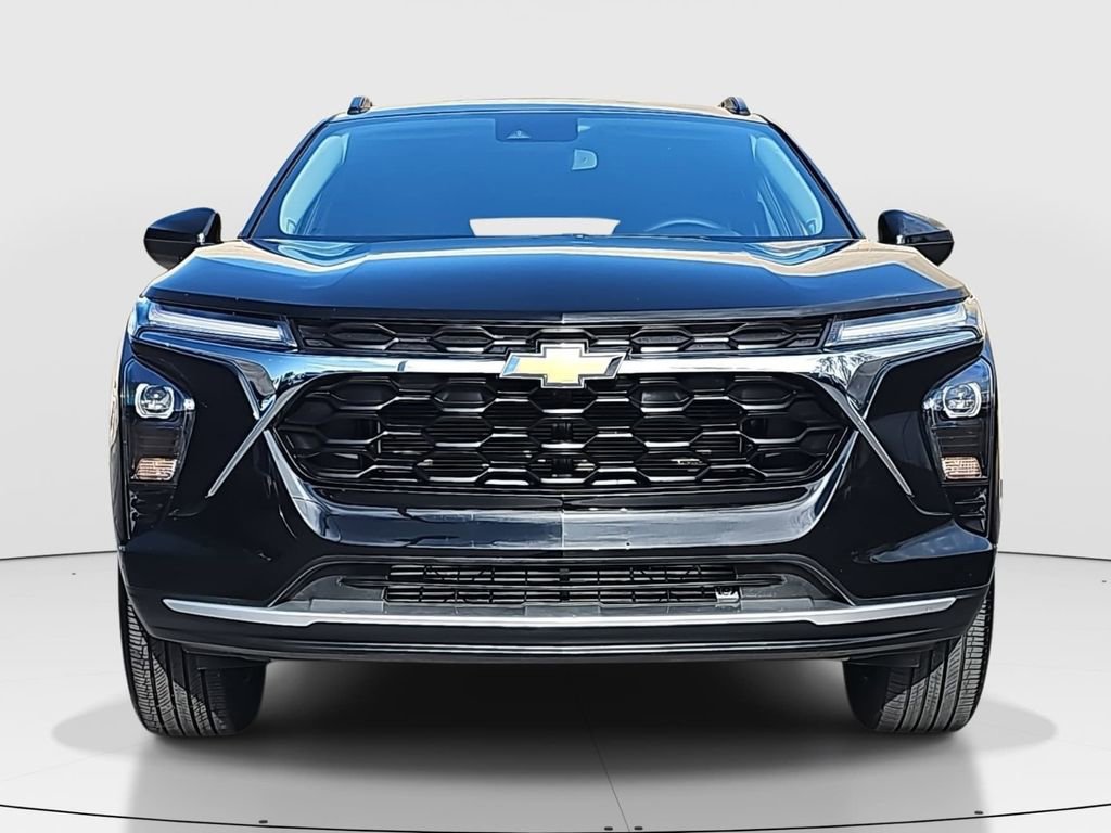 Used 2025 Chevrolet Trax LT w/ LT Convenience Package image 2