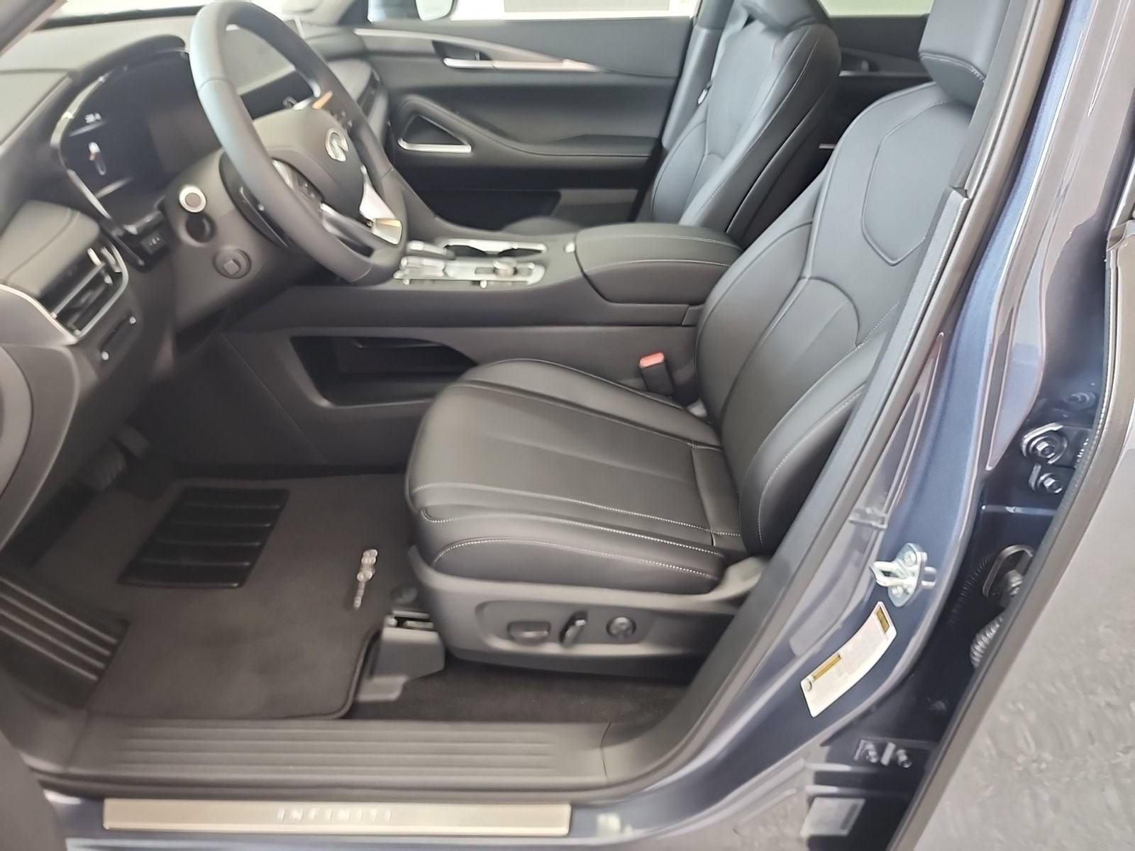 Certified 2026 INFINITI QX60 Luxe w/ Cargo Package AWD/4WD image 30