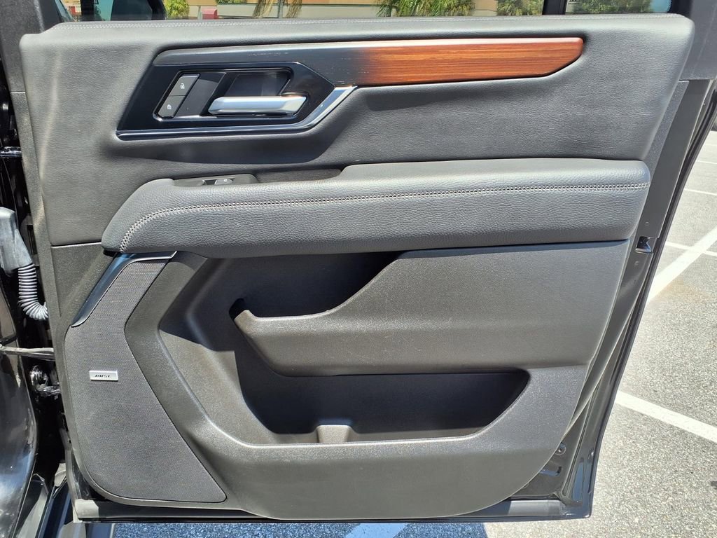 Used 2025 GMC Yukon XL Denali image 16