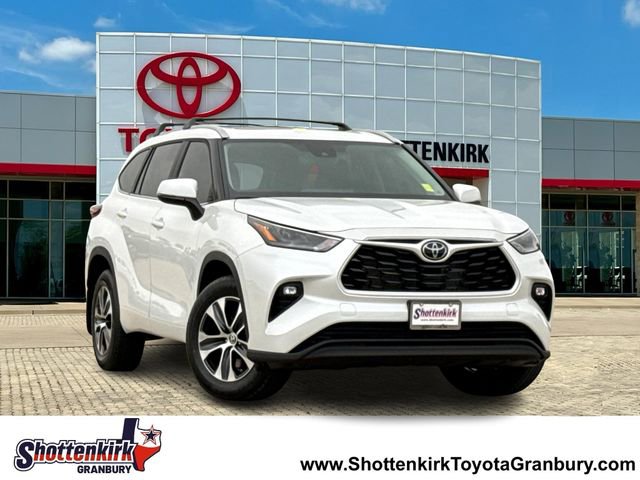 Used 2026 Toyota Highlander XLE image 1