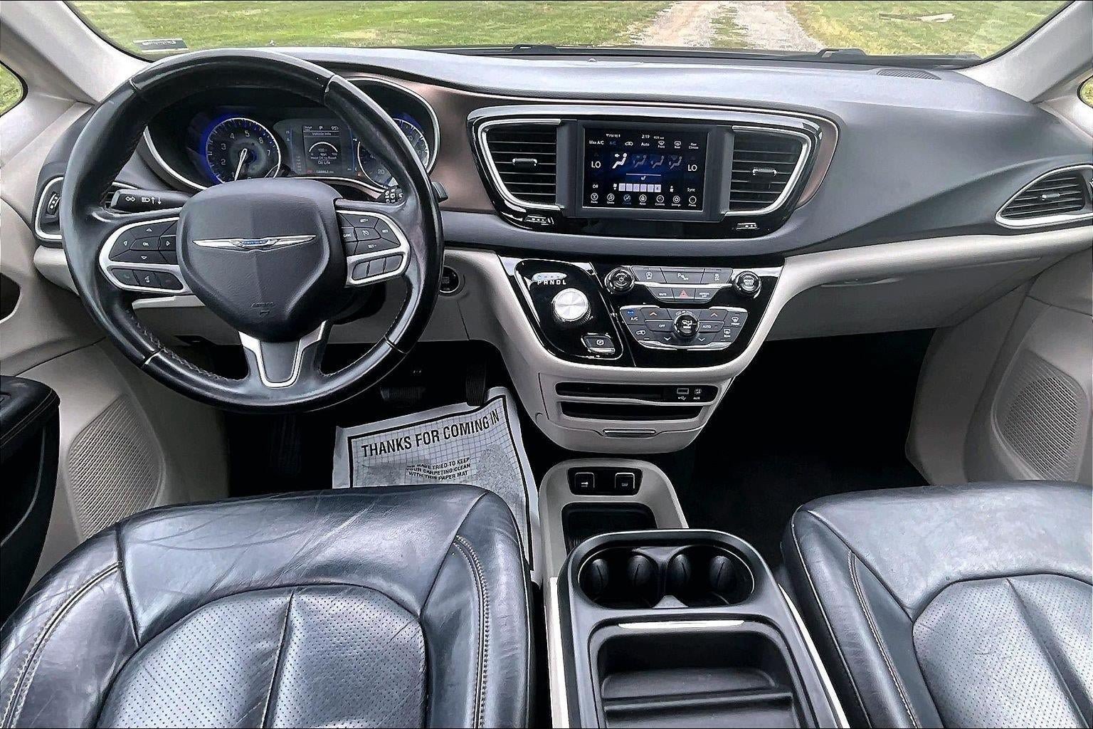 Used 2018 Chrysler Pacifica Touring-L FWD image 14