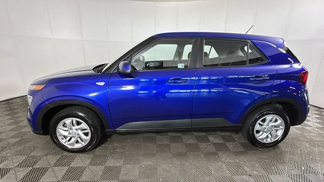 Certified 2025 Hyundai Venue SE FWD image 5