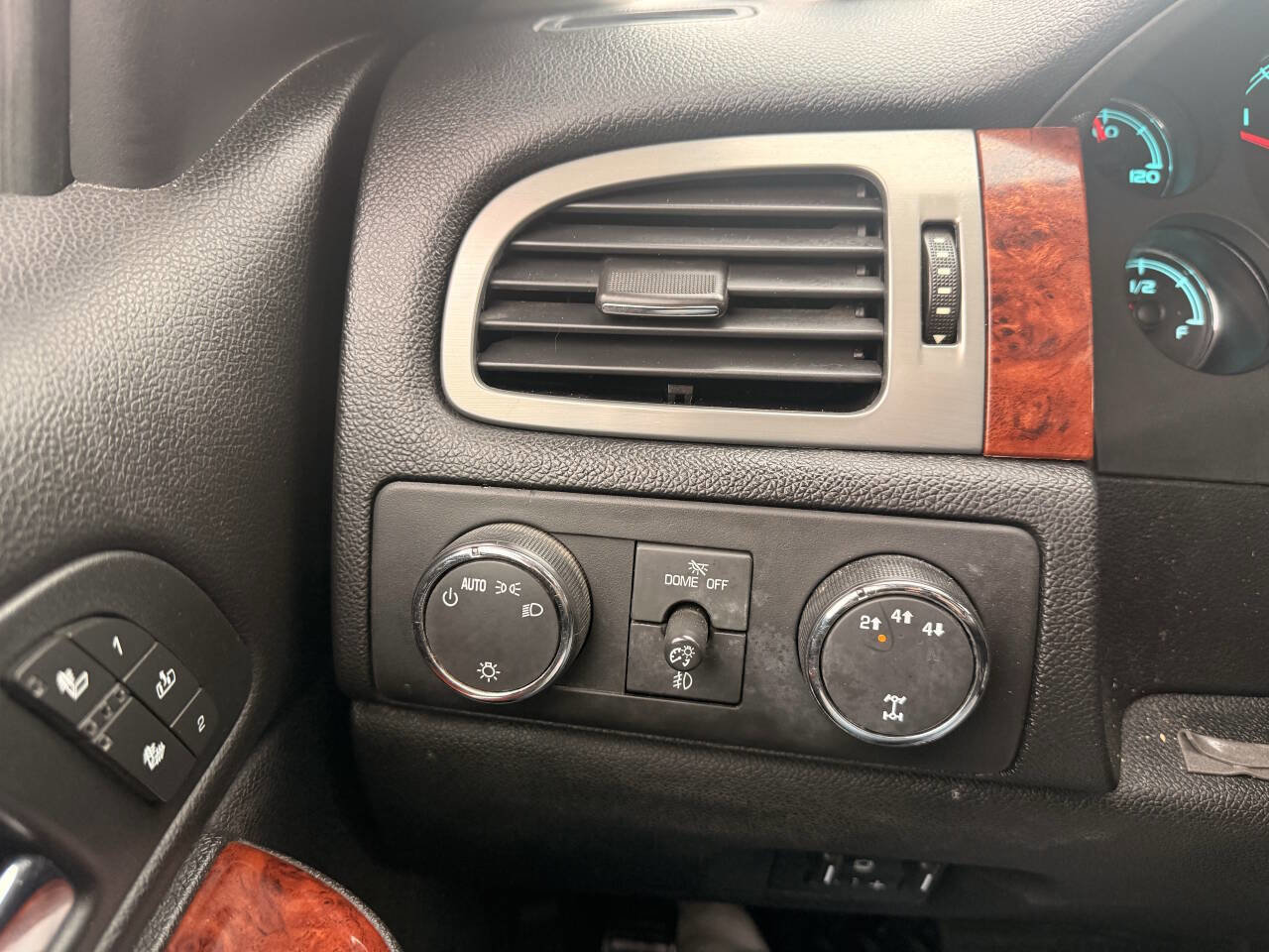 Used 2011 Chevrolet Silverado 2500 LTZ image 15