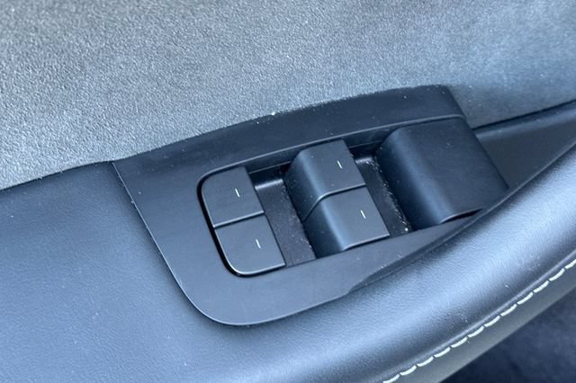 Used 2024 Tesla Model Y Long Range AWD/4WD image 15
