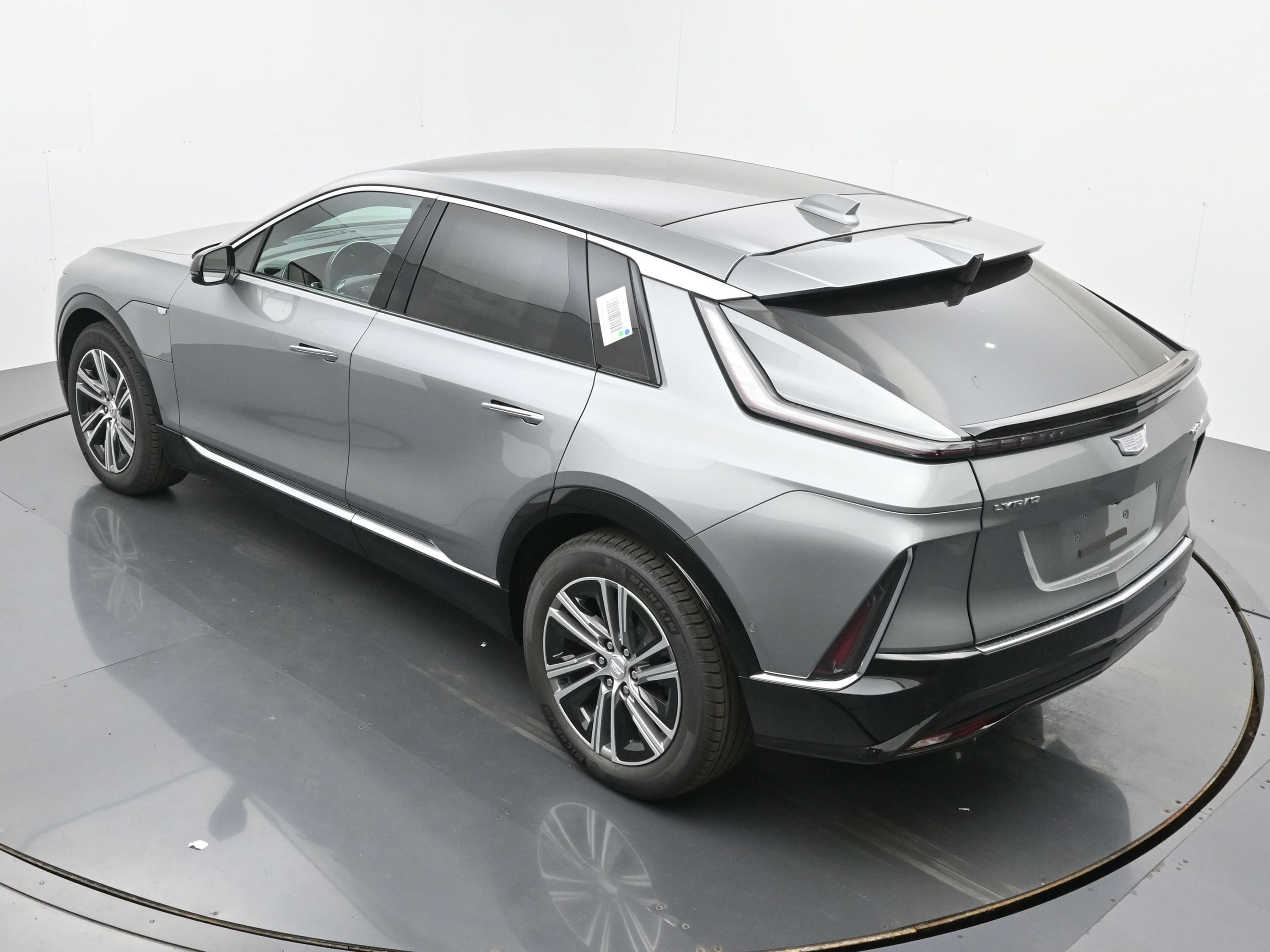 New 2026 Cadillac Lyriq Luxury w/ LPO, Floor Liner Package AWD/4WD image 25