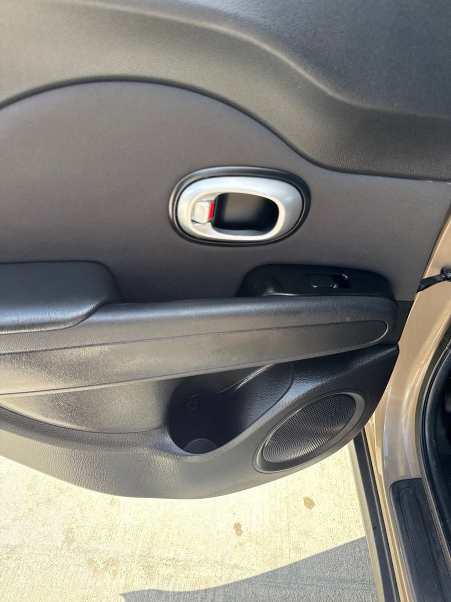 Used 2015 Kia Soul FWD image 18