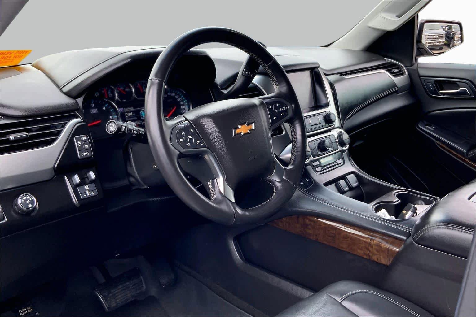 Used 2015 Chevrolet Suburban LT w/ Luxury Package RWD image 16