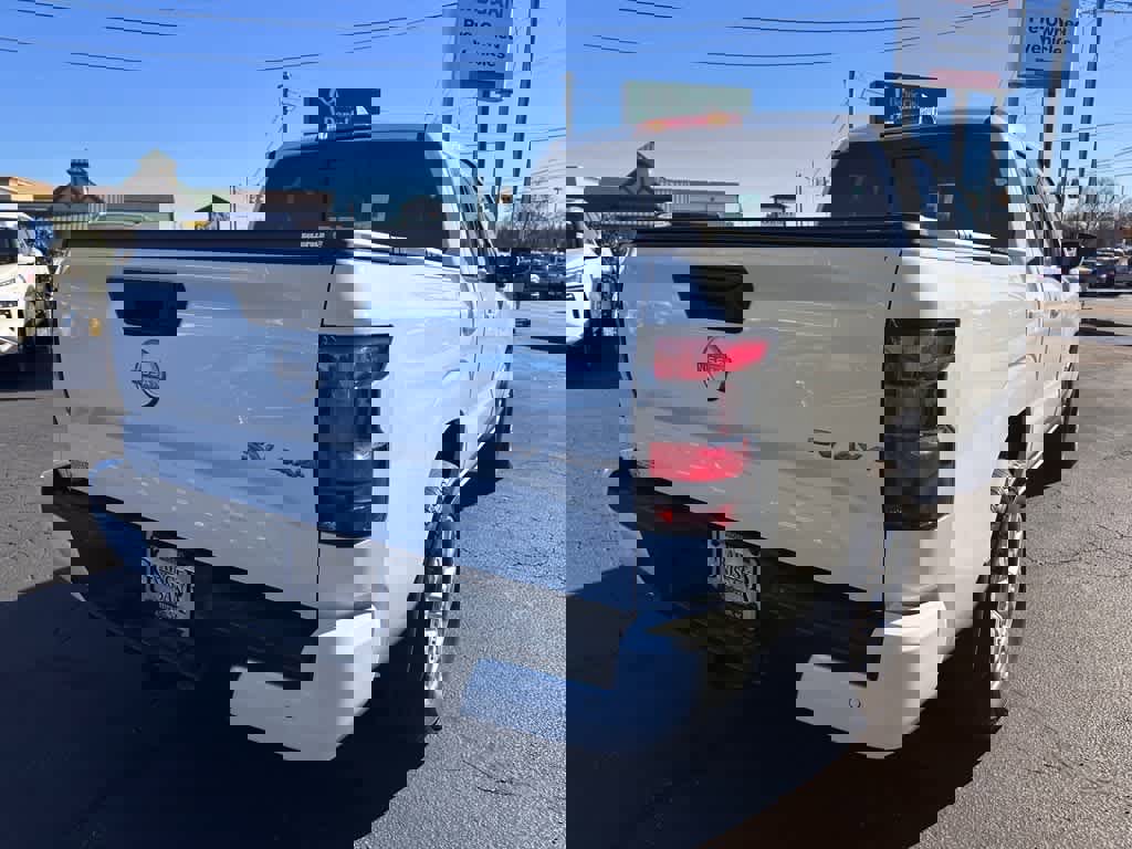 Used 2023 Nissan Frontier SV w/ SV Convenience Package image 3