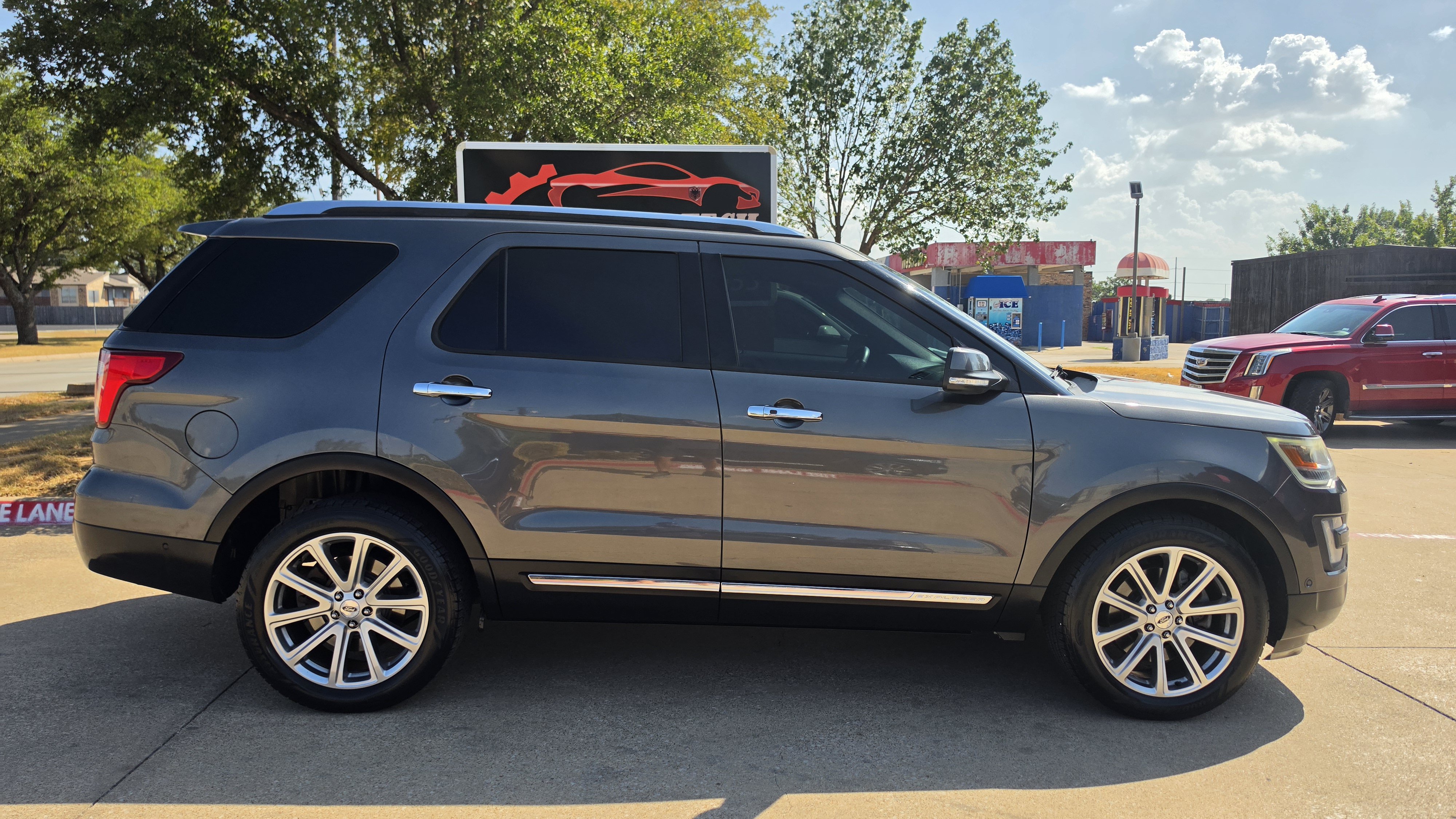 Used 2017 Ford Explorer Limited w/ Equipment Group 301A AWD/4WD image 7