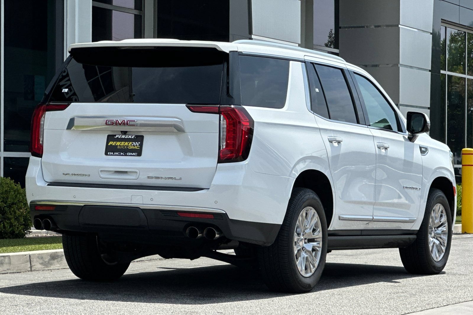 Used 2022 GMC Yukon Denali AWD/4WD image 4