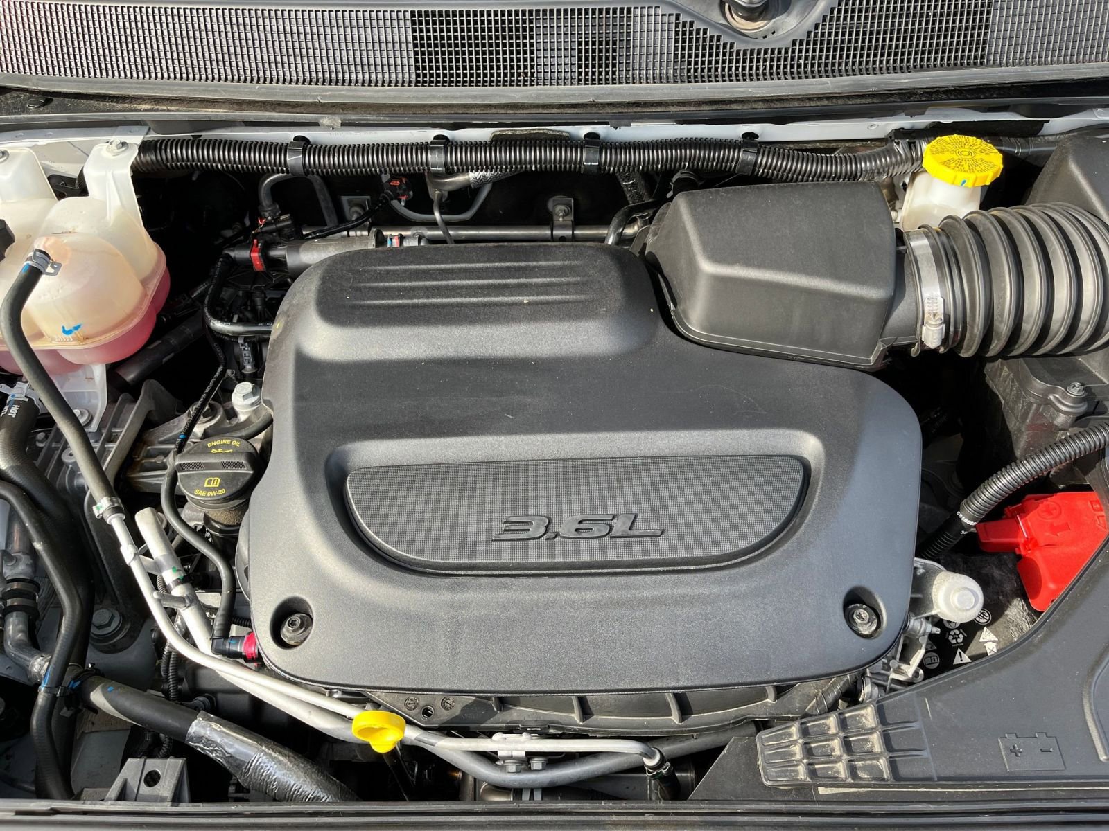 Used 2025 Chrysler Pacifica Limited image 37