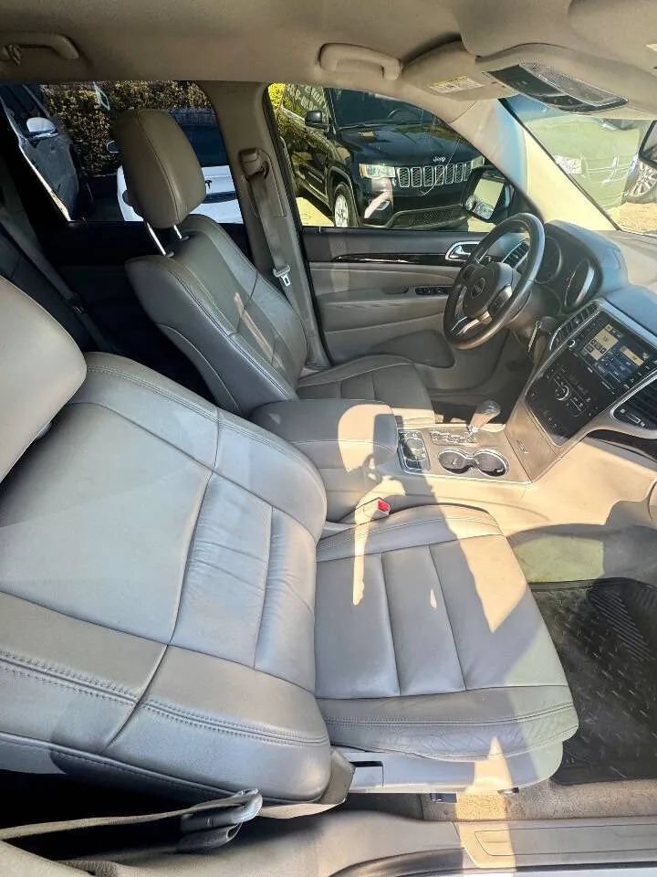Used 2012 Jeep Grand Cherokee Laredo AWD/4WD image 7