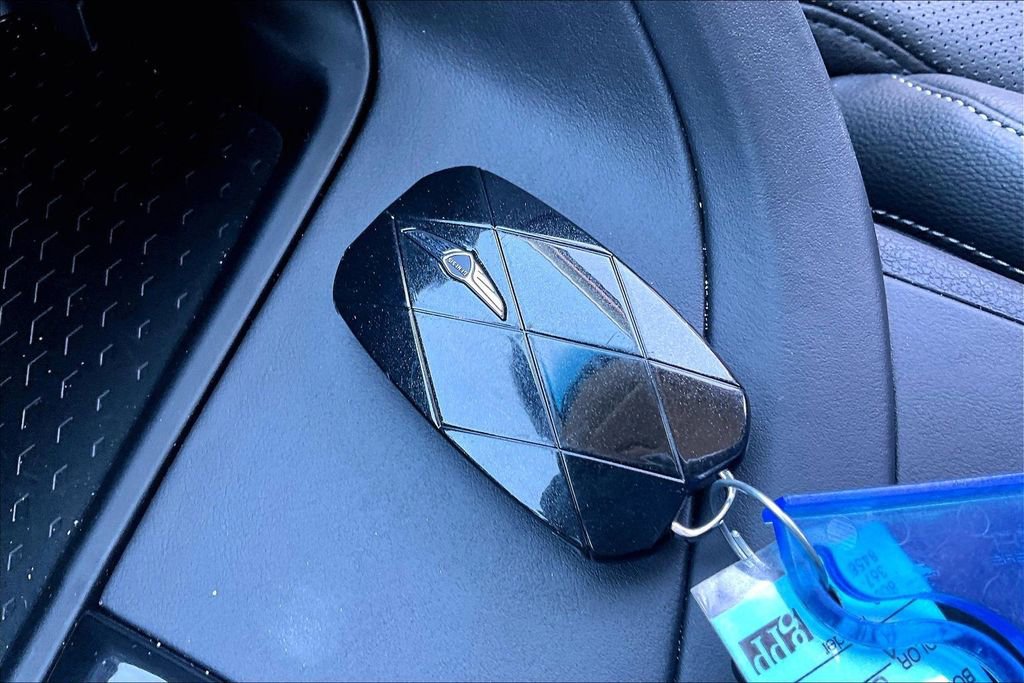 Used 2025 Genesis G70 2.5T image 36