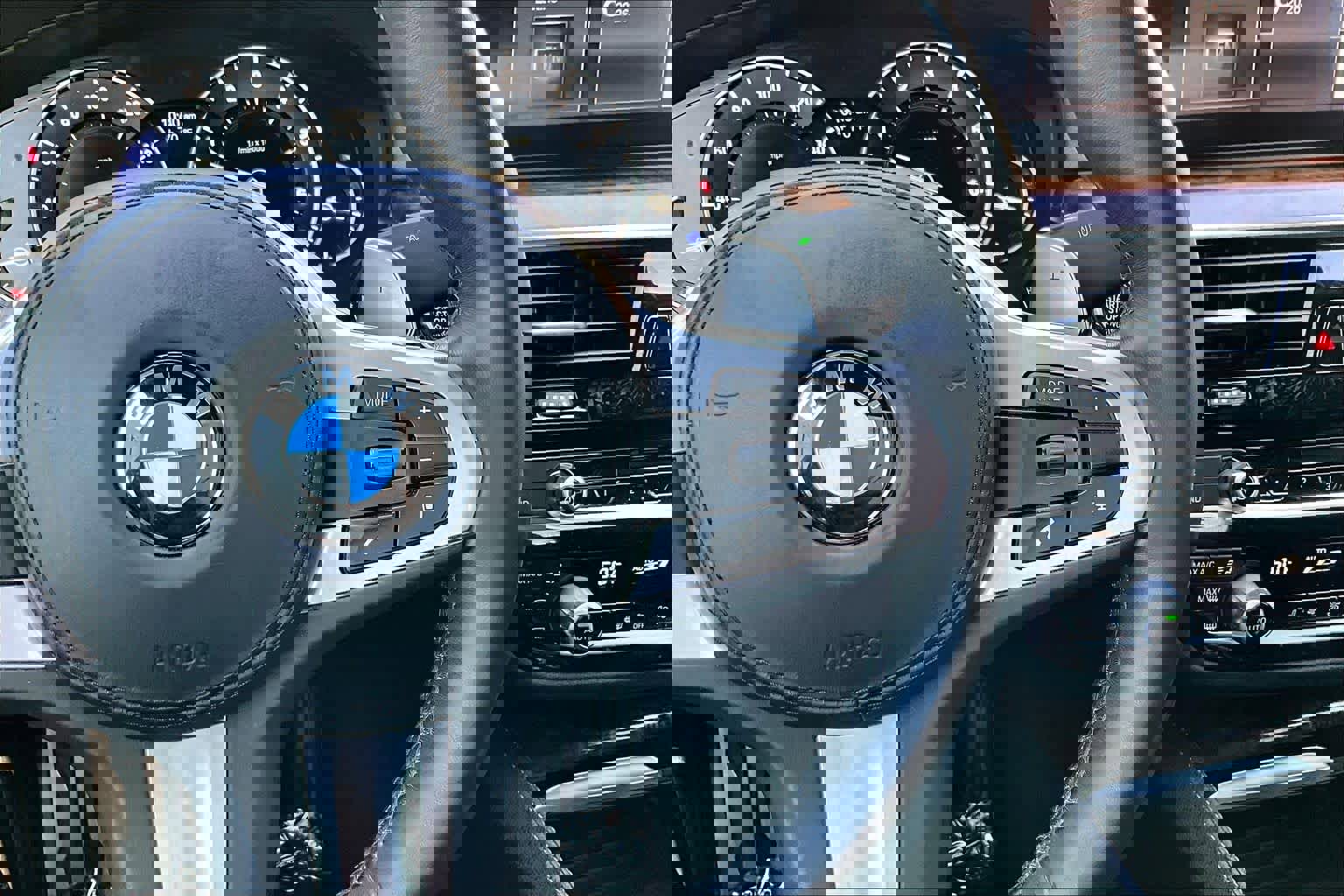 Used 2019 BMW 540i w/ M Sport Package RWD image 25