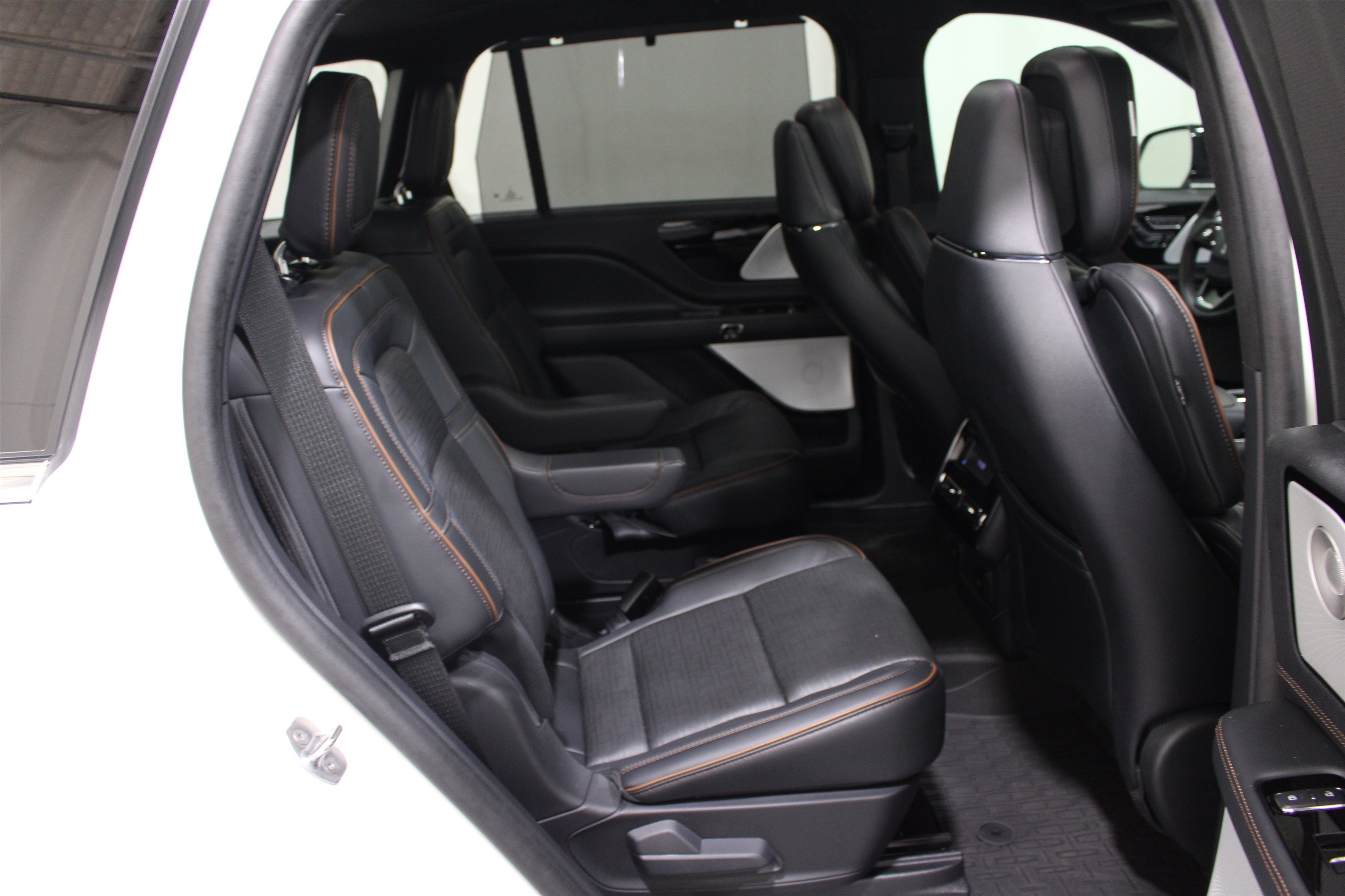 Used 2025 Lincoln Aviator Black Label AWD/4WD image 30