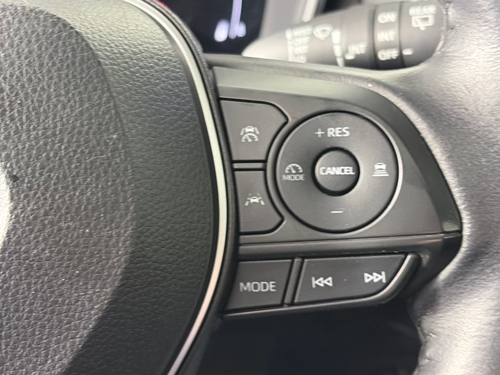 Used 2023 Toyota Corolla Cross XLE w/ Convenience Package AWD/4WD image 18