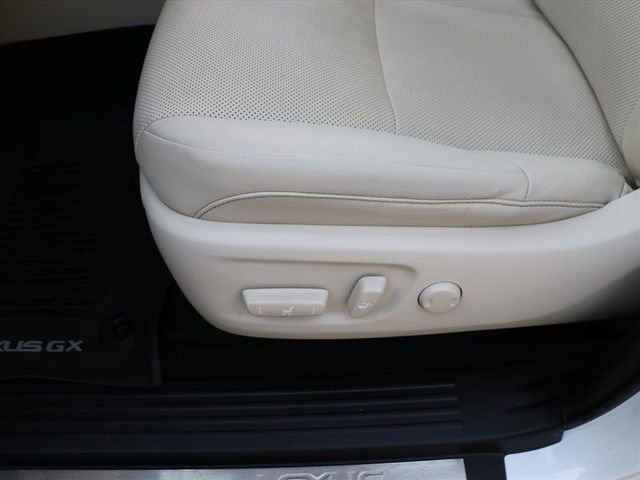 Used 2023 Lexus GX 460 Premium w/ Accessory Package image 19