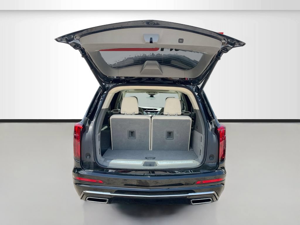 Used 2025 Cadillac XT6 Premium Luxury w/ Technology Package FWD image 28