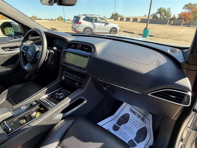Used 2019 Jaguar F-PACE S image 40