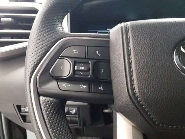 Used 2025 Toyota Tundra Limited AWD/4WD image 4
