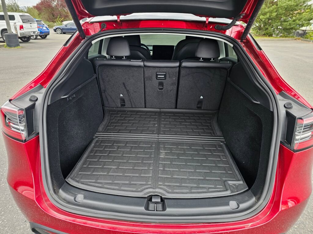 Used 2024 Tesla Model Y Long Range RWD image 18
