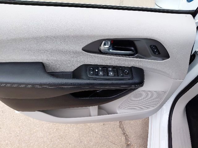 Used 2022 Chrysler Pacifica Touring-L image 28
