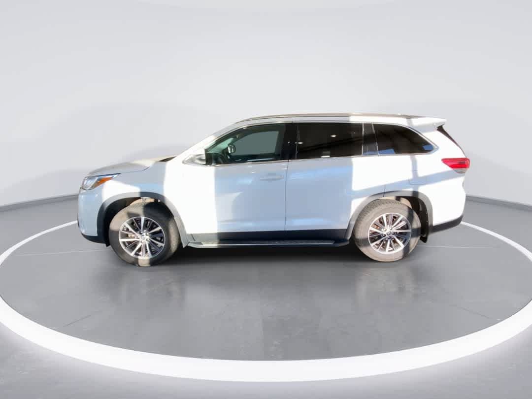 Used 2019 Toyota Highlander XLE AWD/4WD image 5