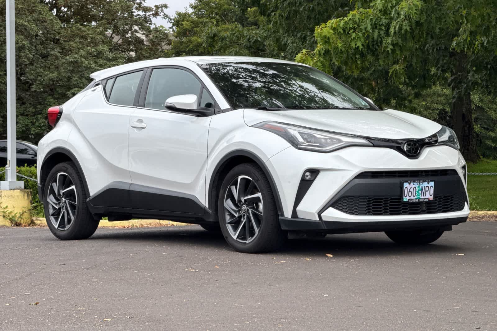 Used 2022 Toyota C-HR Limited FWD image 9