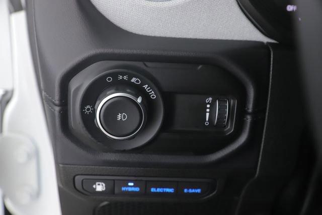 Used 2025 Jeep Wrangler Unlimited Sahara w/ Safety Group image 18